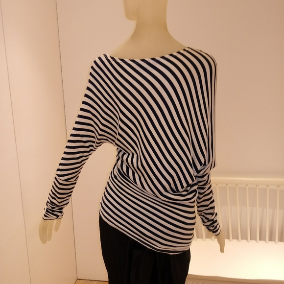 Salvatore Ferragamo asymmetric hem t-shirt - Picture 3 of 8